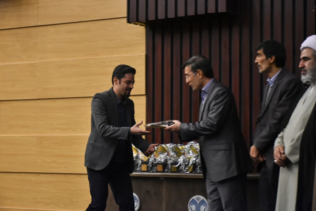 پژوهشگر و فناور برتر استان قم