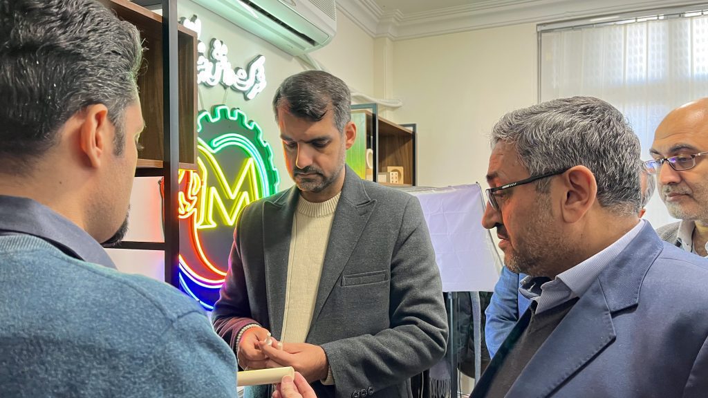 بازدید محمد منان رئیسی از شرکت دانش‌بنیان ماهان صنعت ایرانیان