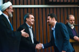 دریافت لوح تقدیر کارآفرین برتر استان قم توسط مدیرعامل ماهان صنعت ایرانیان در سال 1404