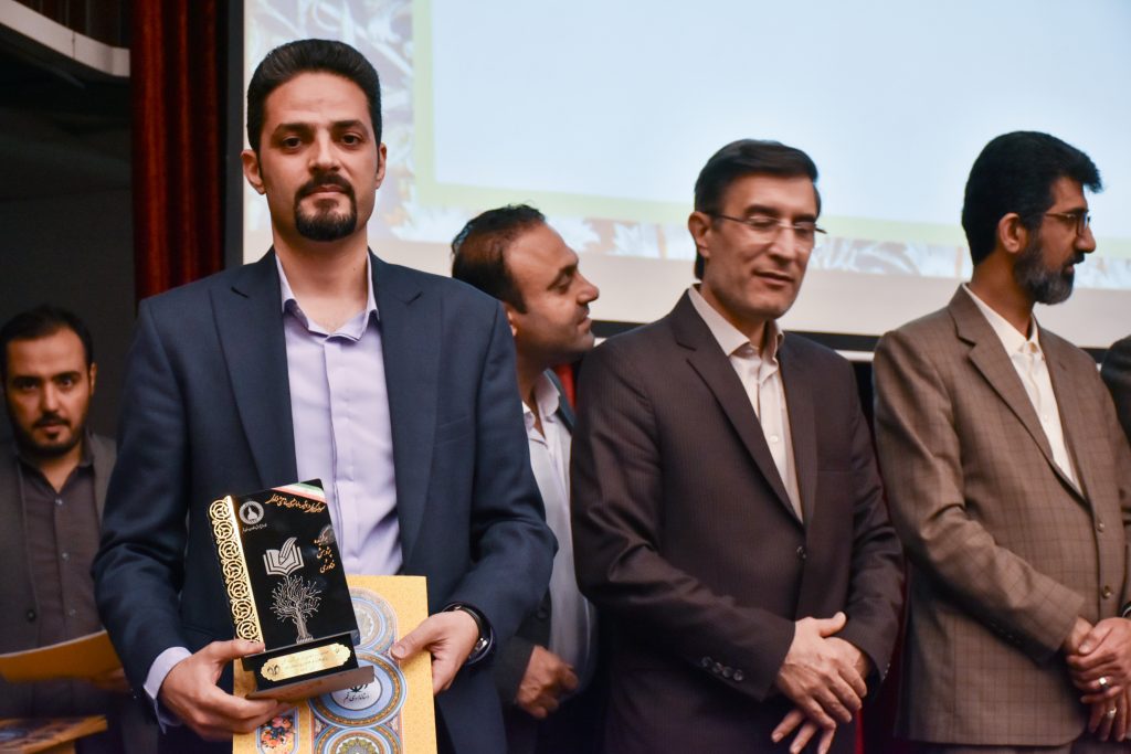 مدیرعامل شرکت ماهان صنعت ایرانیان به عنوان کارآفرین برتر استان قم در سال 1404 انتخاب شد. مدیرعامل شرکت ماهان صنعت ایرانیان به عنوان کارآفرین برتر استان قم در سال 1404 انتخاب شد.