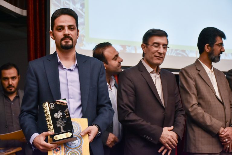 مدیرعامل شرکت ماهان صنعت ایرانیان به عنوان کارآفرین برتر استان قم در سال 1404 انتخاب شد.